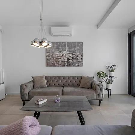 Beautiful In With Wifi Apartamento Jezera